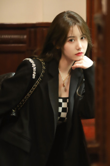 从后面抱着妈妈突然脸一红
